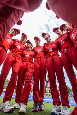 030826 - Welsh Fire Women v Southern Brave Women - The Hundred - Welsh Fire team huddle