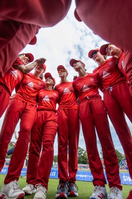 030826 - Welsh Fire Women v Southern Brave Women - The Hundred - Welsh Fire team huddle