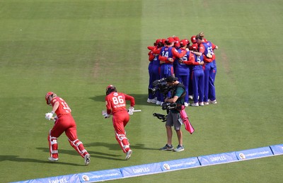 030826 - Welsh Fire Women v Southern Brave Women - The Hundred - Welsh Fire come onto the field for the second innings