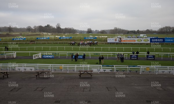 090121 - 2020 Coral Welsh Grand National Meeting - The field in the third race, The Coral Fail To Finish Free Bets Handicap Hurdle Race make their way around the course 