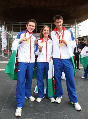 26.08.08 Wales gold medal winners at celebration as Wales' Olympic athletes arrive at the National Assembly's Sennedd building in Cardiff Bay L-R: Geriant Thomas, Nicole Cooke, Tom James 