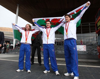 26.08.08 Wales gold medal winners at celebration as Wales' Olympic athletes arrive at the National Assembly's Sennedd building in Cardiff Bay L-R: Nicole Cooke, Geriant Thomas, Tom James 