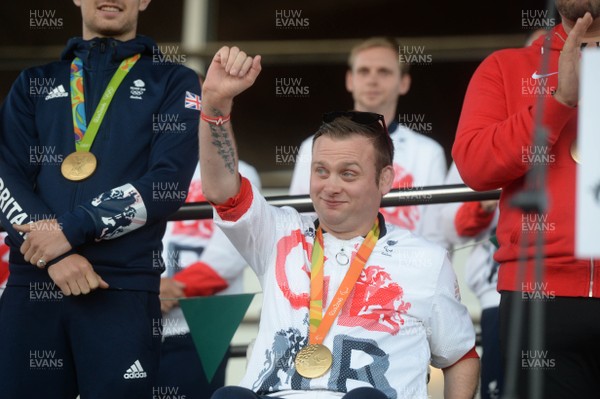 290916 - Olympic and Paralympic Homecoming -Gold medalist Rob Davies outside the Senedd, Cardiff Bay