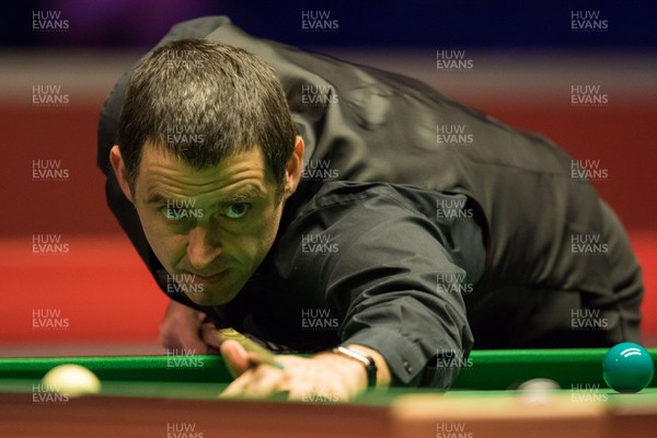 010318 - Welsh Open Snooker, Motorpoint Arena, Cardiff - Ronnie O'Sullivan during his third round match against David Grace