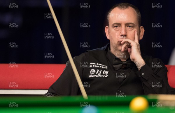 010318 - Welsh Open Snooker, Motorpoint Arena, Cardiff - Mark Williams of Wales during his third round match against Martin Gould of England