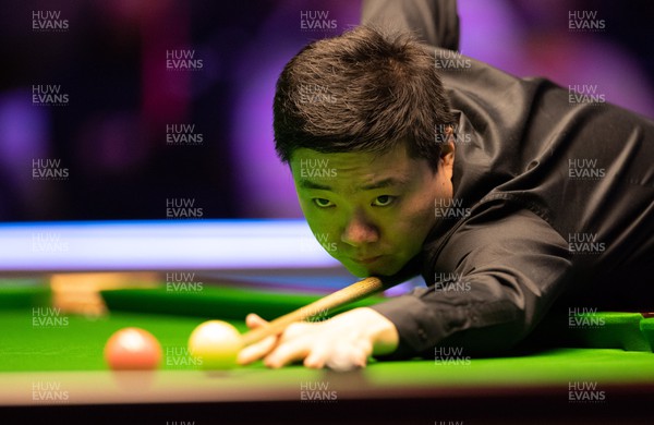 030322 Bet Victor Welsh Open 2022 - Ding Junhui during his match against Ronnie O’Sullivan at the Bet Victor Welsh Open in Newport