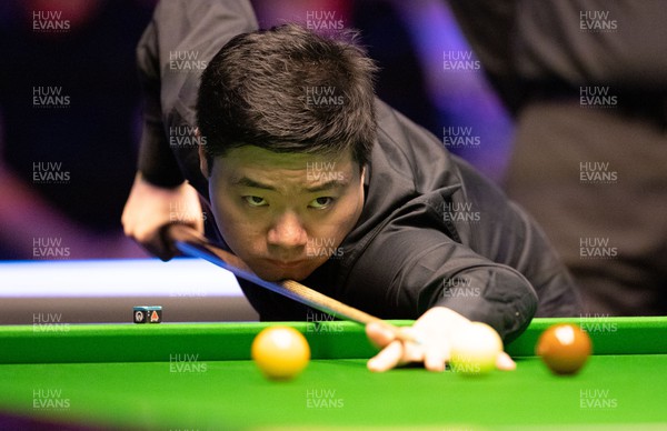 030322 Bet Victor Welsh Open 2022 - Ding Junhui during his match against Ronnie O’Sullivan at the Bet Victor Welsh Open in Newport