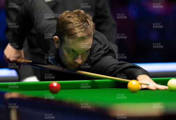 040322 Bet Victor Welsh Open 2022 - Ali Carter in action during his match against Jack Lisowski at the Bet Victor Welsh Open in Newport