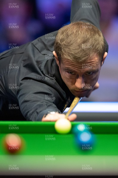 040322 Bet Victor Welsh Open 2022 - Jack Lisowski in action during his match against Ali Carter at the Bet Victor Welsh Open in Newport