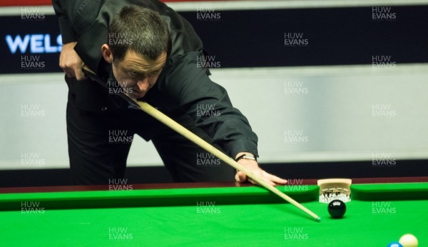 280218 - Welsh Open Snooker, Motorpoint Arena, Cardiff - Ronnie O'Sullivan during his  second round match against Graeme Dott 
