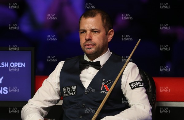 040318 - Welsh Open Snooker Final - Barry Hawkins during play