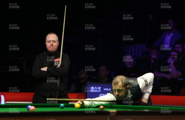 040318 - Welsh Open Snooker Final - John Higgins watches on as Barry Hawkins takes a shot
