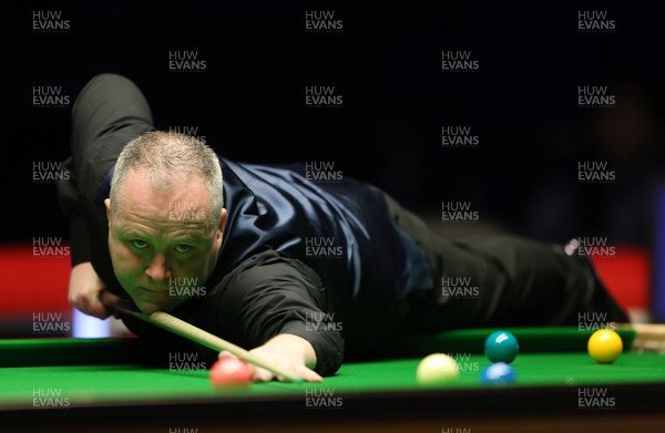 040318 - Welsh Open Snooker Final - John Higgins plays a shot