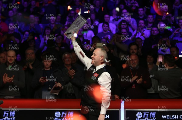 040318 - Welsh Open Snooker Final - John Higgins lifts the trophy to claim his record 5th Welsh Open title