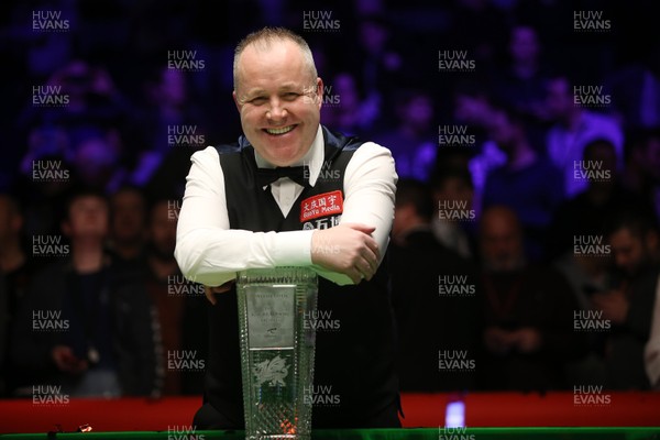 040318 - Welsh Open Snooker Final - John Higgins with the trophy to claim his record 5th Welsh Open title