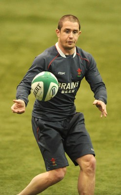 29.02.08 - Wales Rugby Training - Shane Williams in action during training 
