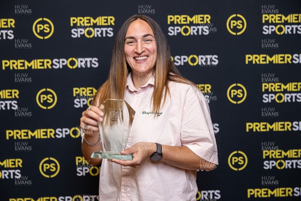 150926 - Welsh Rugby Writers� Association Annual Awards, in association with Premier Sports - Liza Burgess award for Wales Women's Player of the Year � Courtney Keight
