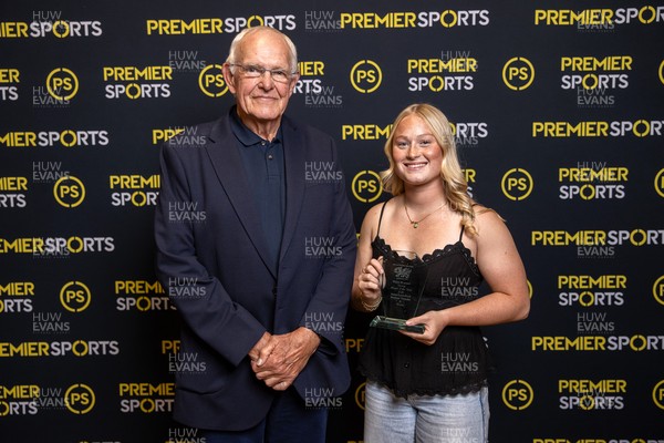 150926 - Welsh Rugby Writers� Association Annual Awards, in association with Premier Sports - Steve Williams and Wales Women�s Young Player of the Year � Seren Lockwood
