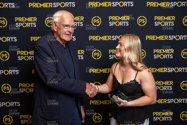 150926 - Welsh Rugby Writers� Association Annual Awards, in association with Premier Sports - Steve Williams and Wales Women�s Young Player of the Year � Seren Lockwood