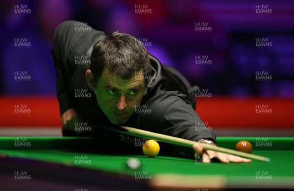 120219 - Welsh Snooker Open - O'Sullivan v Lam - Ronnie O'Sullivan during play