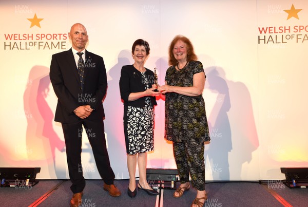260619 - Welsh Sport Hall of Fame - Julie Morgan AM presents Joyce Slack and Gwyn Morris of Whitchurch High School with the Rhodri Morgan Award