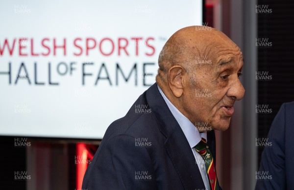 140923 - Welsh Sports Hall of Fame Dinner, Cardiff City Stadium - Welsh rugby league legend Billy Boston is interviewed by Rob Cole at the Welsh Sports Hall of Fame dinner