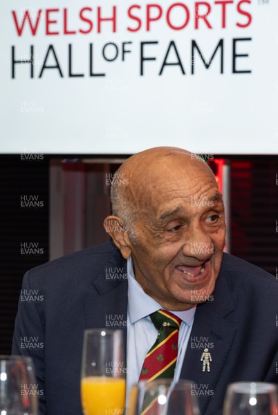 140923 - Welsh Sports Hall of Fame Dinner, Cardiff City Stadium - Welsh rugby league legend Billy Boston is interviewed by Rob Cole at the Welsh Sports Hall of Fame dinner