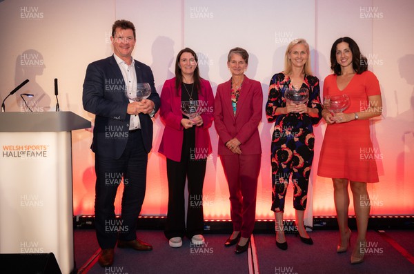 140923 - Welsh Sports Hall of Fame Dinner, Cardiff City Stadium - Professor Laura McAllister, centre, with Hall of Fame inductees John Devereux, Helen Ward,  Leah Wilkinson and Suzy Drane