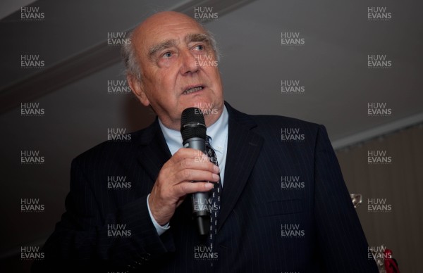 170513 - Welsh Sports Hall of Fame, 24th Roll of Honour Dinner, Millennium Stadium, Cardiff - Journalist Peter Corrigan addresses guests