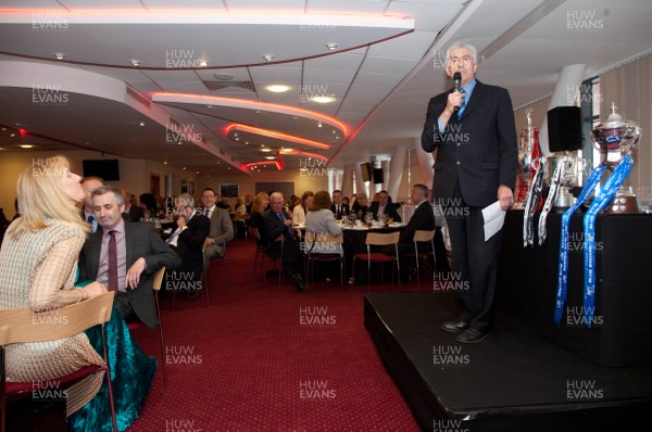 170513 - Welsh Sports Hall of Fame, 24th Roll of Honour Dinner, Millennium Stadium, Cardiff - Chairman Rhodri Morgan addresses guests