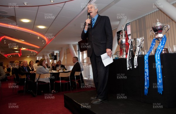 170513 - Welsh Sports Hall of Fame, 24th Roll of Honour Dinner, Millennium Stadium, Cardiff - Chairman Rhodri Morgan addresses guests