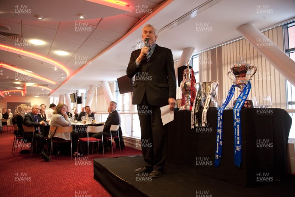 170513 - Welsh Sports Hall of Fame, 24th Roll of Honour Dinner, Millennium Stadium, Cardiff - Chairman Rhodri Morgan addresses guests