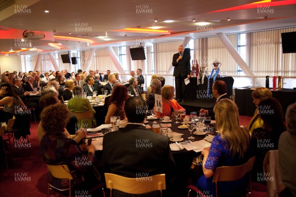 170513 - Welsh Sports Hall of Fame, 24th Roll of Honour Dinner, Millennium Stadium, Cardiff - Chairman Rhodri Morgan addresses guests