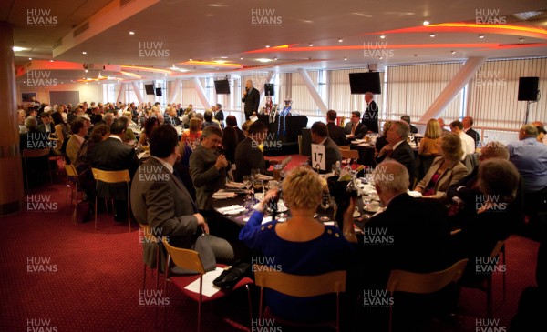 170513 - Welsh Sports Hall of Fame, 24th Roll of Honour Dinner, Millennium Stadium, Cardiff - Chairman Rhodri Morgan addresses guests