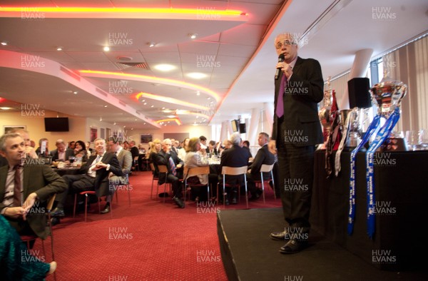 170513 - Welsh Sports Hall of Fame, 24th Roll of Honour Dinner, Millennium Stadium, Cardiff - Journalist Peter Jackson addresses guests