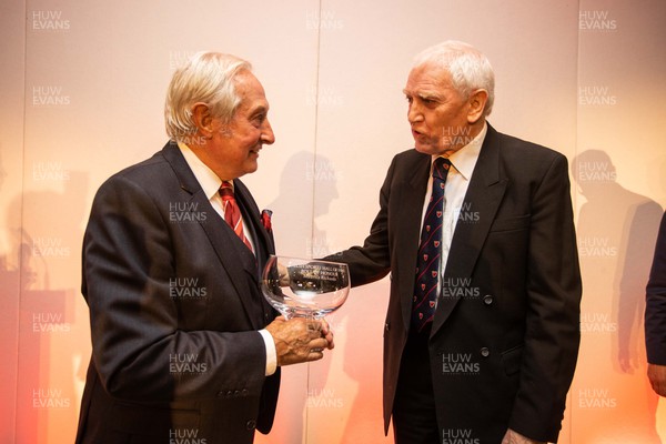 200922 - Welsh Sports Hall of Fame Awards - Maurice Richards (R) presented by Sir Gareth Edwards CBE 