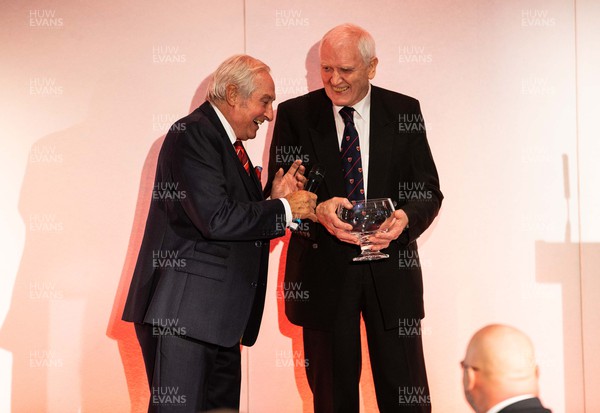 200922 - Welsh Sports Hall of Fame Awards - Maurice Richards (R) presented by Sir Gareth Edwards CBE 