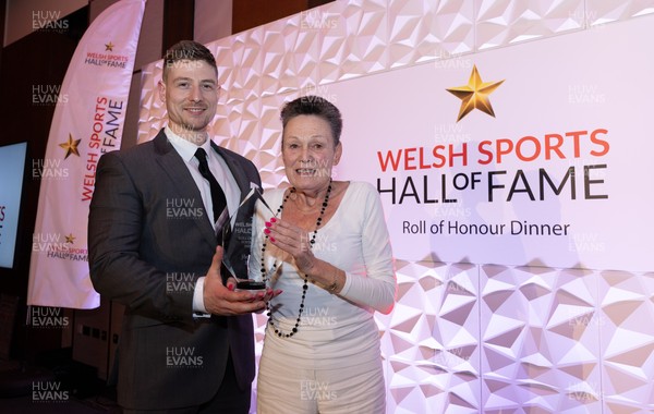 231025 - Welsh Sports Hall of Fame Awards Dinner, Parkgate Hotel, Cardiff - Hall of Fame inductee Joe Erskine is represented by daughter and grandson Sonia and Mark Erskine