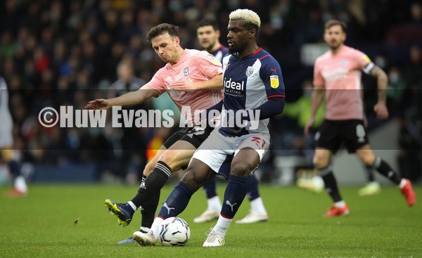 020122 West Bromwich Albion v Cardiff City, Sky Bet Championship - Mark Harris of Cardiff City challenges Cedric Kipre of West Bromwich Albion