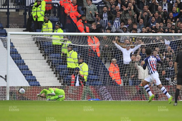051019 - West Bromwich Albion v Cardiff City, Sky Bet Championship - Matheus Pereira of West Bromwich Albion (right) scores his side's first goal