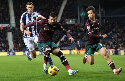 291125 - West Bromwich Albion v Swansea City - Sky Bet Championship - Zan Vipotnik of Swansea and Eom Ji-sung of Swansea with Krstian Bielik of WBA