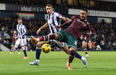 291125 - West Bromwich Albion v Swansea City - Sky Bet Championship - Adam Idah of Swansea and Krstian Bielik of WBA