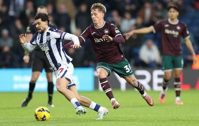 291125 - West Bromwich Albion v Swansea City - Sky Bet Championship - Ethan Galbraith of Swansea and Alex Mowatt of WBA