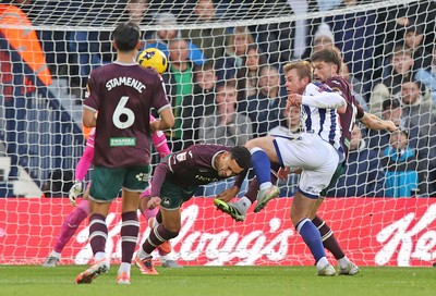 291125 - West Bromwich Albion v Swansea City - Sky Bet Championship - Cameron Burgess of Swansea and Ben Cabango of Swansea try to block Aune Heggebe of WBA from scoring