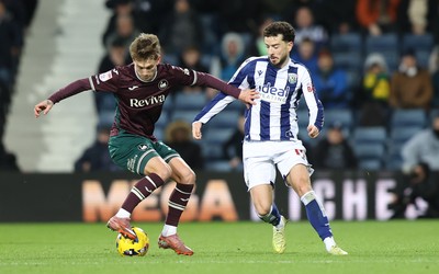 291125 - West Bromwich Albion v Swansea City - Sky Bet Championship - Ethan Galbraith of Swansea and George Campbell of George Campbell of WBA