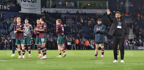 291125 - West Bromwich Albion v Swansea City - Sky Bet Championship -Team applaud travelling fans at the end of the match with new manager Swansea manager Vitor Matos on right