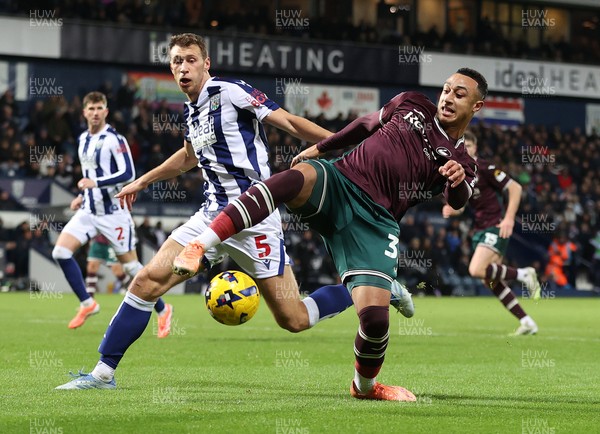 291125 - West Bromwich Albion v Swansea City - Sky Bet Championship - Adam Idah of Swansea and Krstian Bielik of WBA