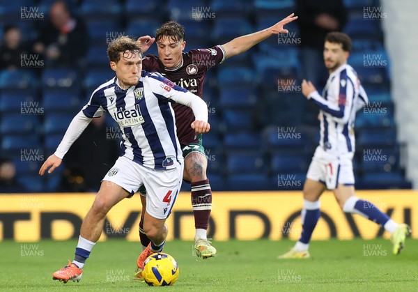 291125 - West Bromwich Albion v Swansea City - Sky Bet Championship - Goncalo Franco of Swansea and Callum Styles of WBA