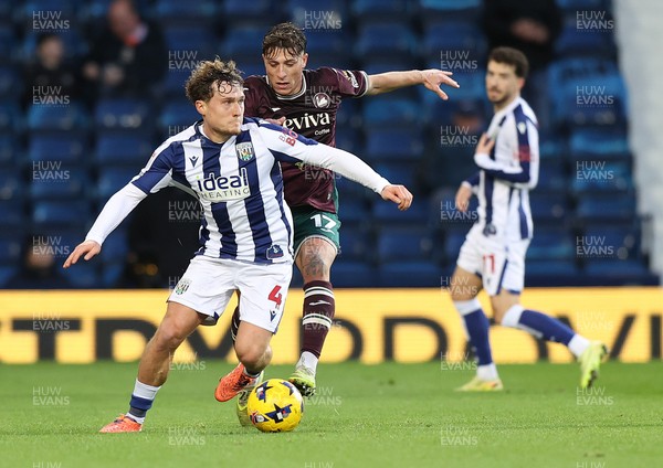 291125 - West Bromwich Albion v Swansea City - Sky Bet Championship - Goncalo Franco of Swansea and Callum Styles of WBA 