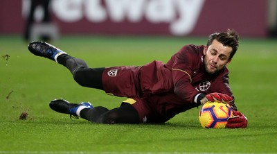 041218 - West Ham United v Cardiff City - Premier League - Lukasz Fabianski of West Ham